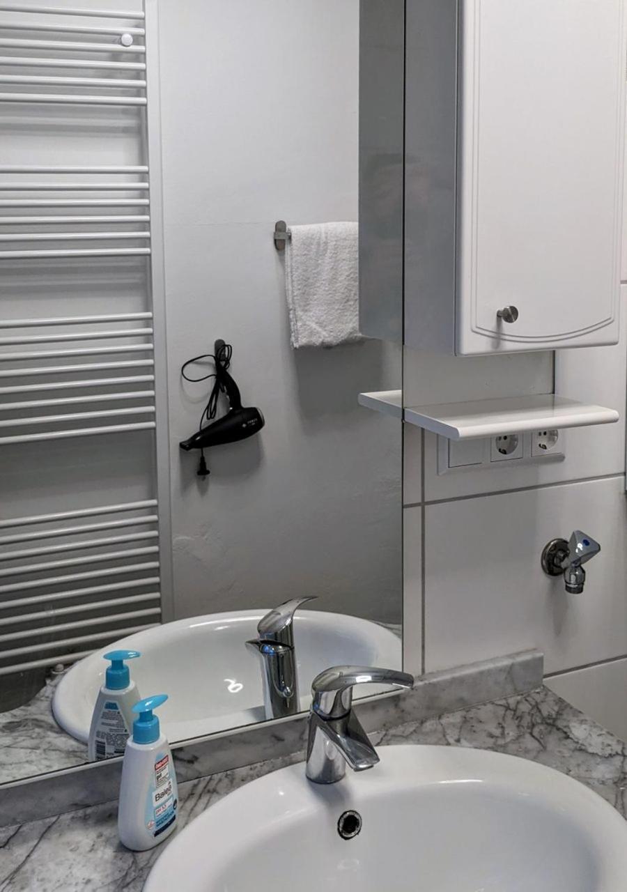 Апартаменты 65Qm Altbaucharme Mit Zwei Balkonen Карлсруэ Экстерьер фото